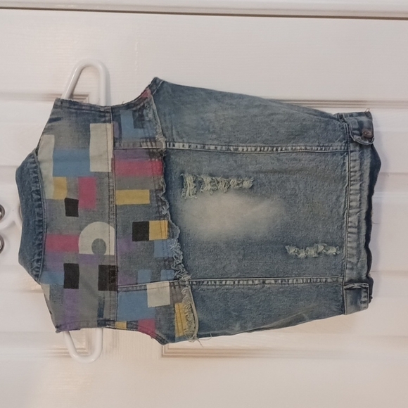 AM*XW DISTRESSED DENIM VEST - Picture 3 of 5